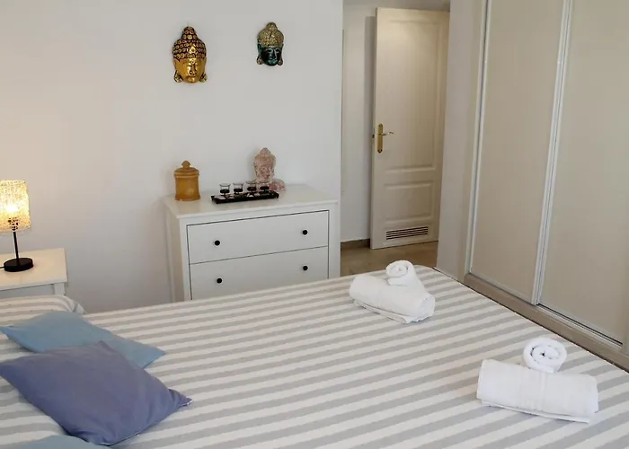 El Faro Leisure Port * Εστεπόνα